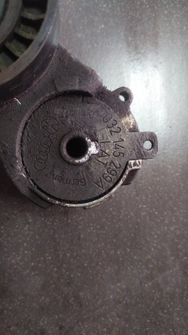 Натягувач приводного ременя