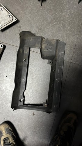 Кришка двигуна декоративна