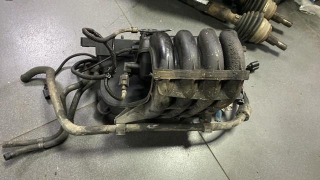 колектор впускний