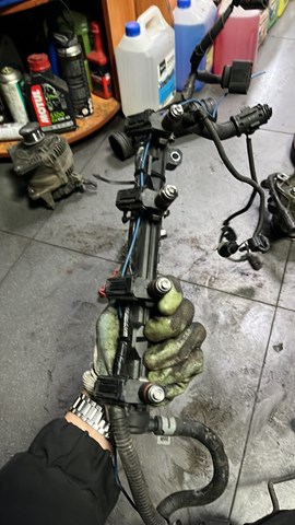 Топливная рейка пластик