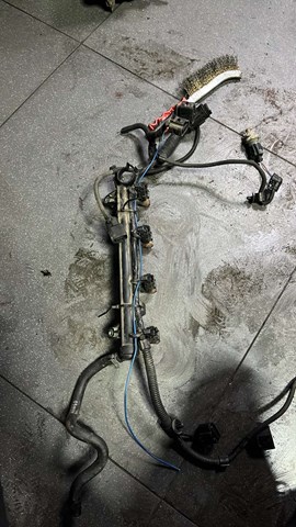 Топливная рейка пластик