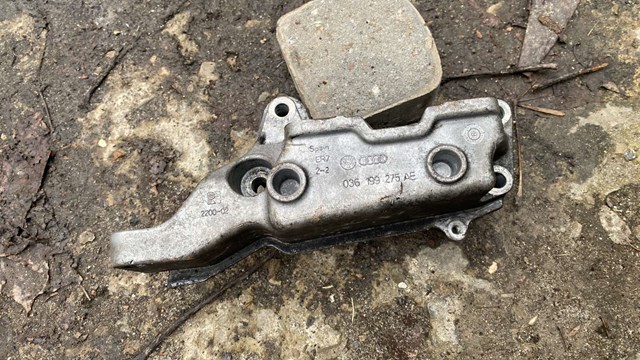 кронштейн двигателя