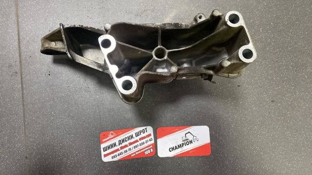 Кронштейн подушки (опори) двигуна, правої