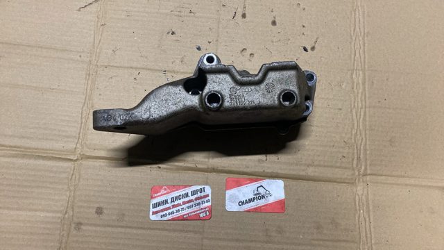 Кронштейн подушки (опори) двигуна, правої