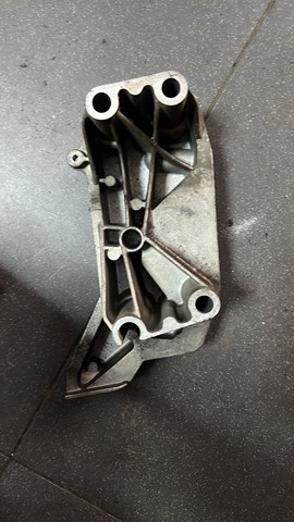 Кронштейн двигателя