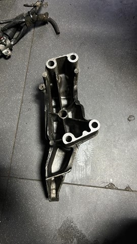 Кронштейн подушки (опоры) двигателя правой