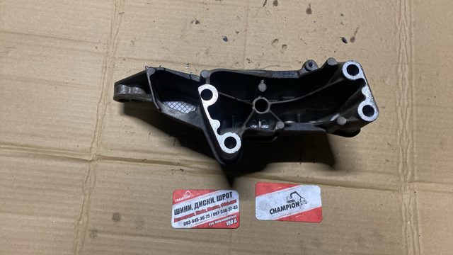 Кронштейн подушки (опоры) двигателя правой