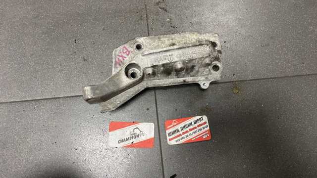 Кронштейн подушки (опори) двигуна, правої