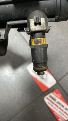 Форсунка вприску палива