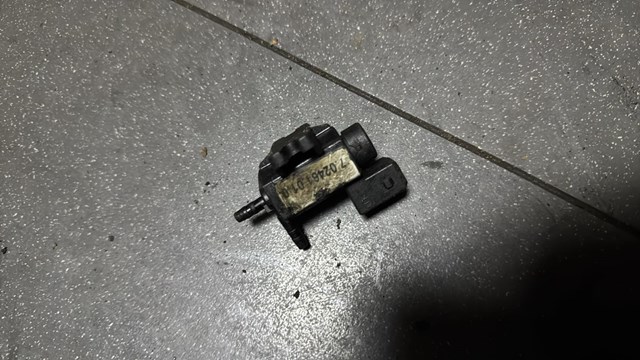 Переключающий клапан регулятора заслонок впускного коллектора