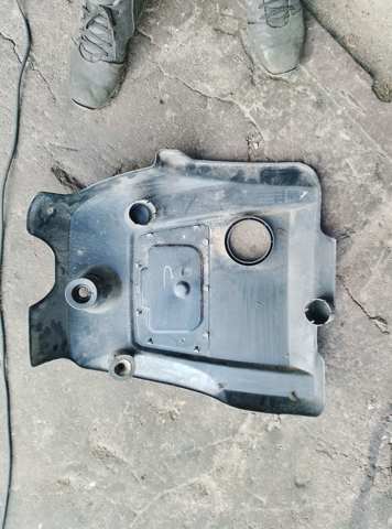 Кришка двигуна декоративна