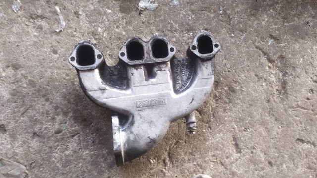 Колектор впускний