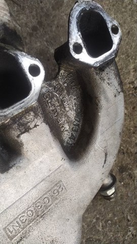 Колектор впускний