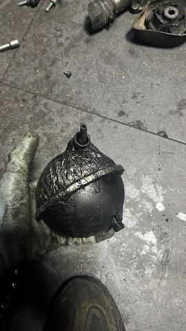 Бачок вакуумной системы двигателя (демпфер)