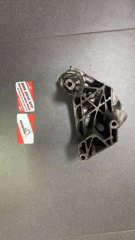 Кронштейн подушки (опори) двигуна, правої