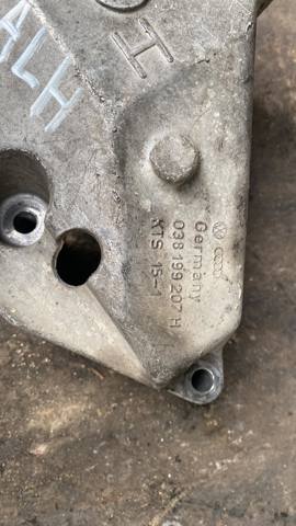 Кронштейн подушки (опори) двигуна, правої