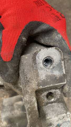 Кронштейн подушки (опори) двигуна, правої