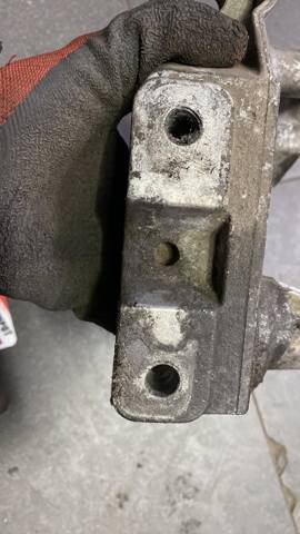 Кронштейн подушки (опори) двигуна, правої