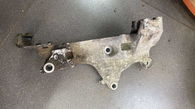 кронштейн генератора