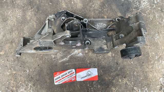 кронштейн генератора