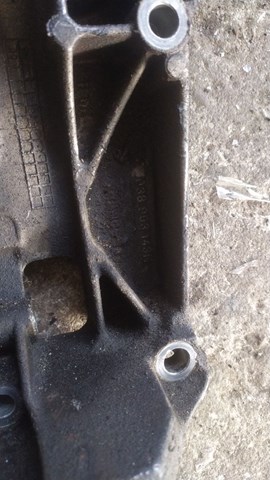 кронштейн генератора