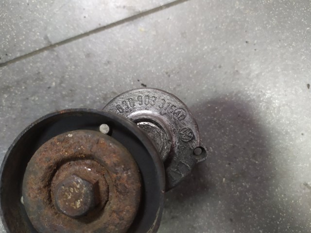 Натягувач приводного ременя