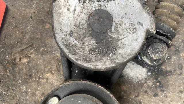 Натяжитель приводного ремня