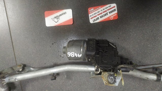 Мотор стеклоочистителя лобового стекла