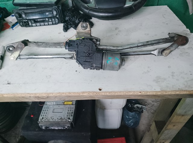 Мотор стеклоочистителя лобового стекла