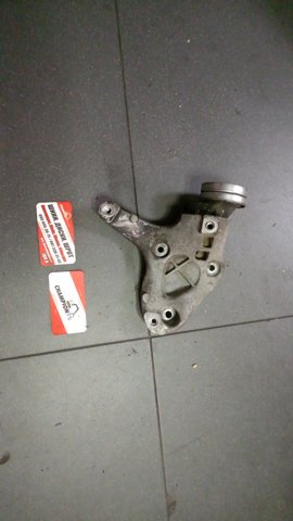 Натягувач приводного ременя