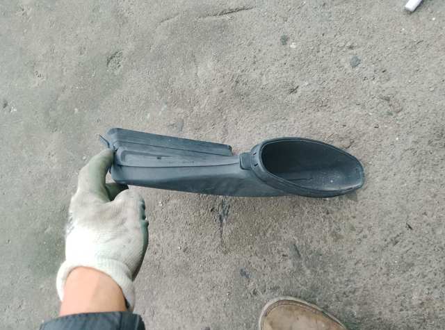 Патрубок впускной