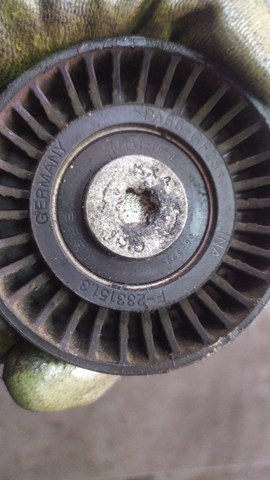 Натягувач приводного ременя