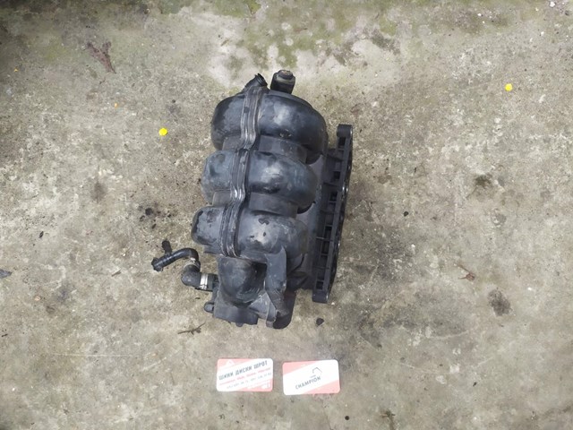 колектор впускний