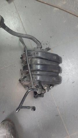 колектор впускний