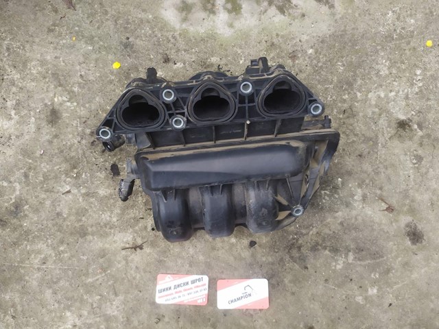 колектор впускний