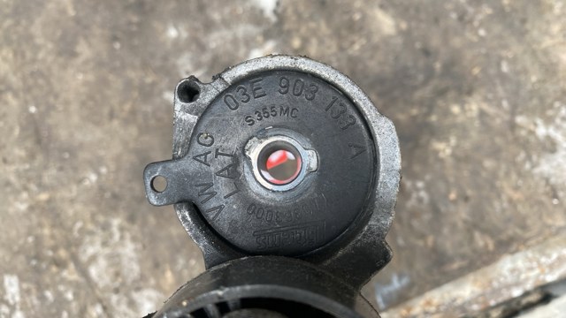 Натягувач приводного ременя