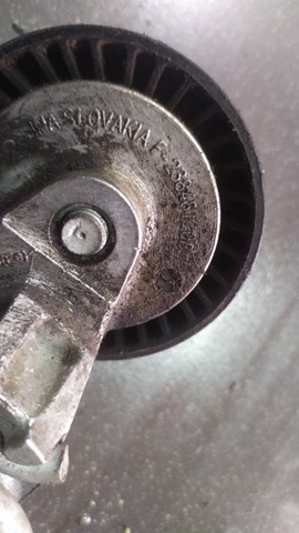 Натягувач приводного ременя