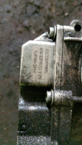 Дросільна заслінка в зборі