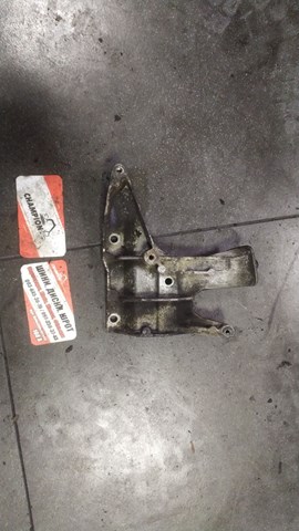 Кронштейн двигуна