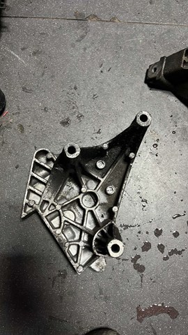 Кронштейн подушки (опоры) двигателя правой