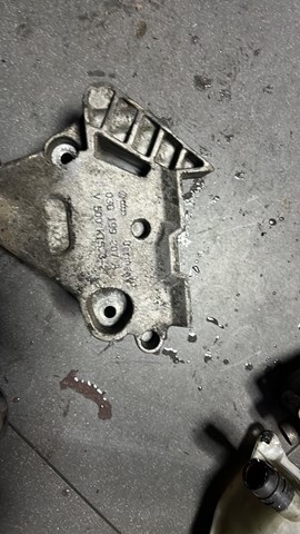 Кронштейн подушки (опоры) двигателя правой