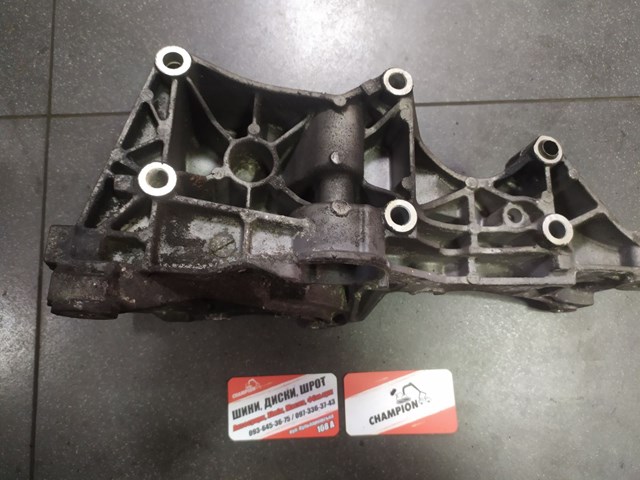 кронштейн генератора