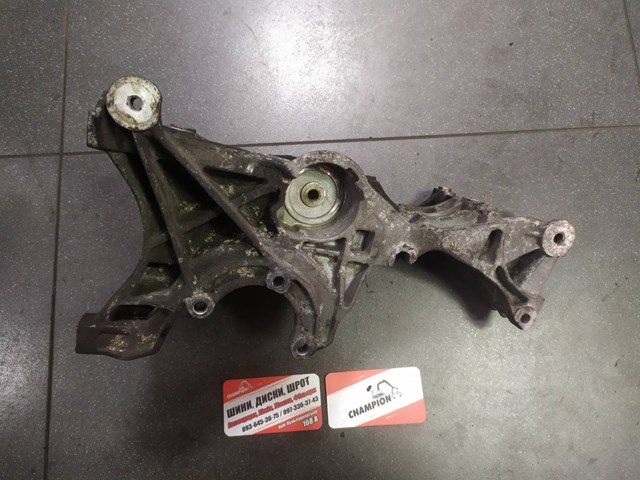 кронштейн генератора