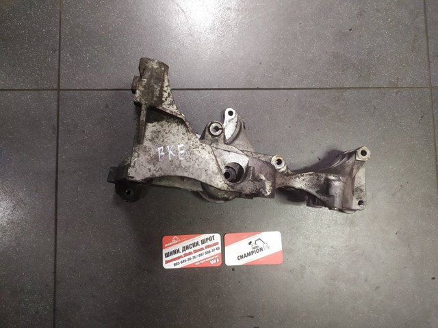 кронштейн генератора