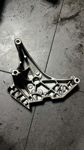 Кронштейн подушки (опоры) двигателя передней