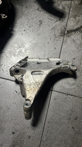 Кронштейн подушки (опоры) двигателя передней