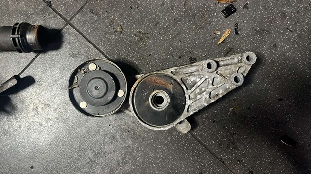 Натяжитель ремня