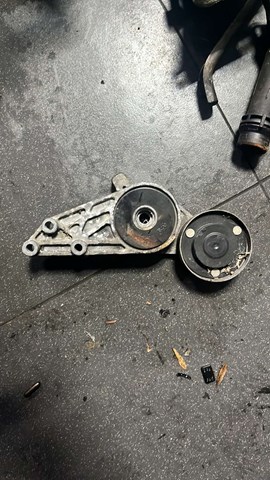 Натяжитель ремня