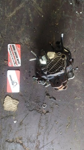 Насос паливний