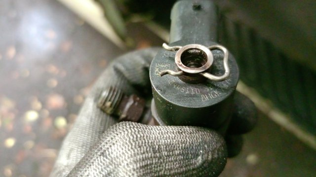 Форсунка вприску палива